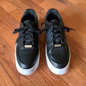 Womens Nike Air Force 1 Sage Low Black - size 8